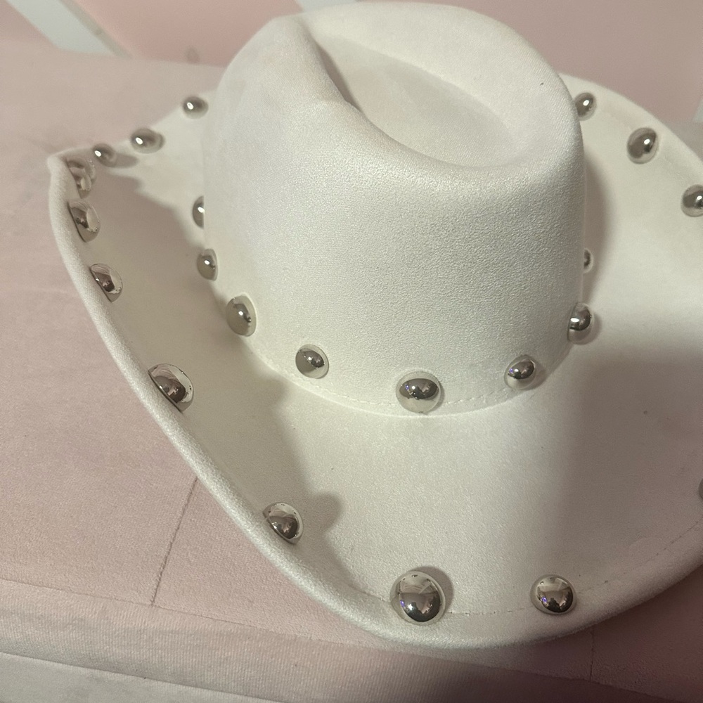 Windsor White Cowboy Hat with Silver Studs